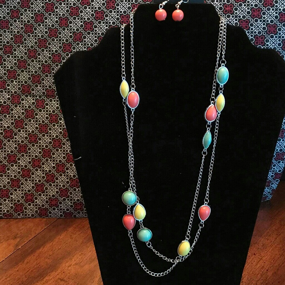 Necklace and earring set